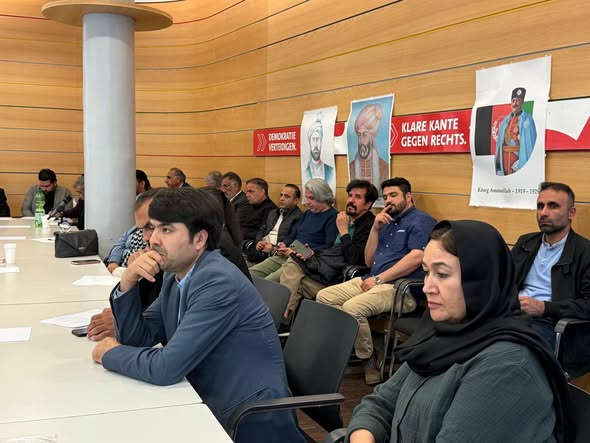 The National Dialogue Holds Its First Meeting in Berlin